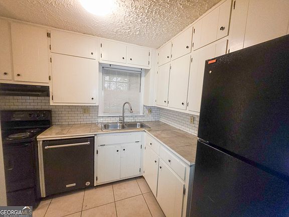 3rd image of 2140 Kings Gate Cir APT B