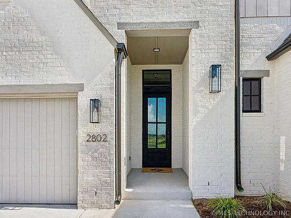 3rd image of 2802 W Van Buren Ct