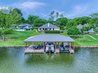 511 Kiowa Dr W, Lake Kiowa, TX 76240