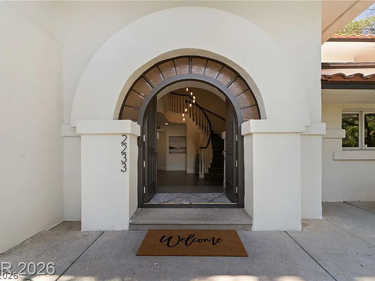 2233 Versailles Ct — Photo 9