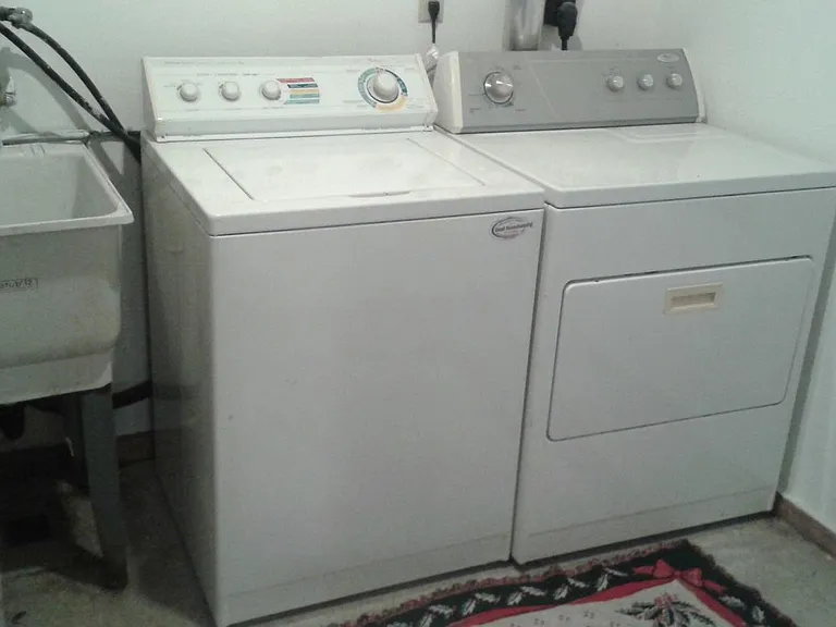 1411 Farrington St #B — Photo 9