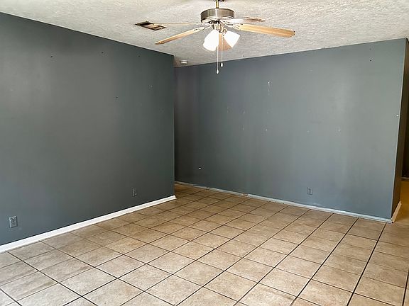 3rd image of 1206 Harvard Dr