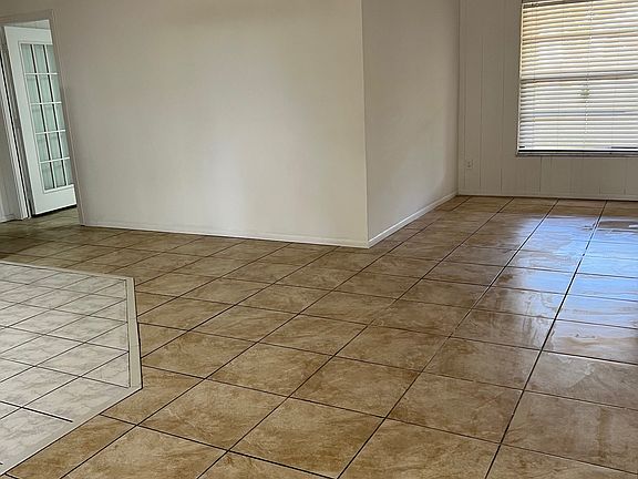 3rd image of 29 Miami Dr #1