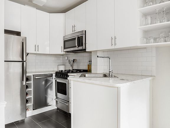 3rd image of 30-32 W 9th St APT 3B