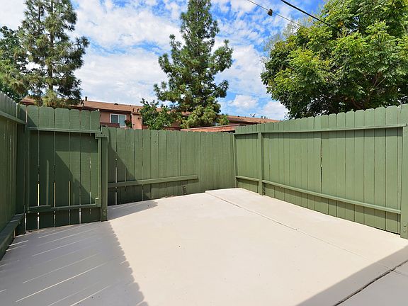 5th image of 318 E Washington Ave #1