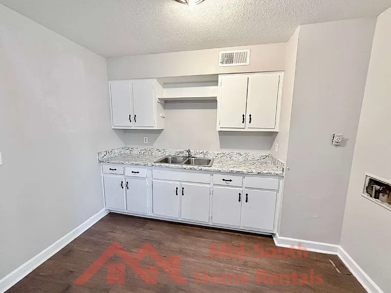 452 Delta Rd — Photo 10
