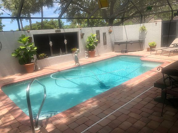 2nd image of 3732 Glen Oaks Manor Dr