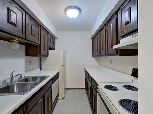 N142W6227 Concord St APT 30, Cedarburg, WI 53012
