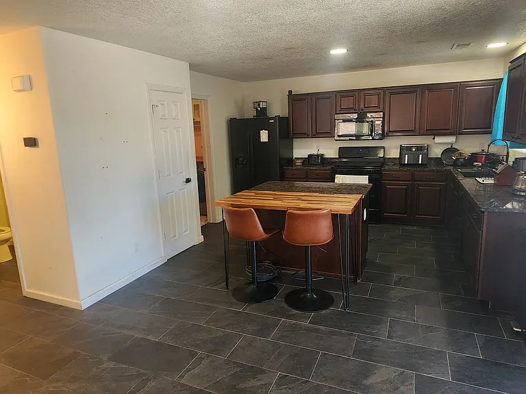 11631 Blue Ribbon Rd SE — Photo 1