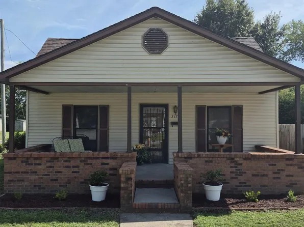 317 E Franklin St, Du Quoin, IL 62832