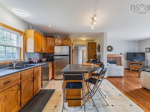 5th image of 53 Meadowland Ave