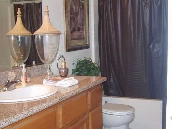 4th image of 941 W Dakota Ave APT 123