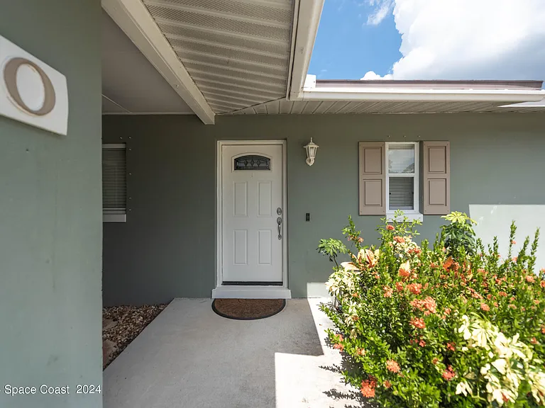 300 Nora Ave — Photo 2