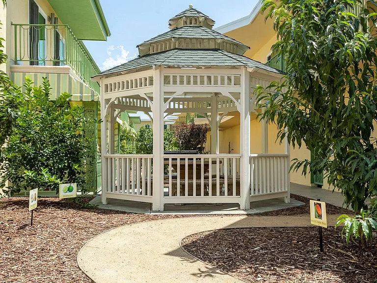 Villa Capri Apartments — Photo 17