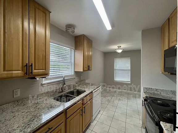 4th image of 1101 Country Aire Dr #A