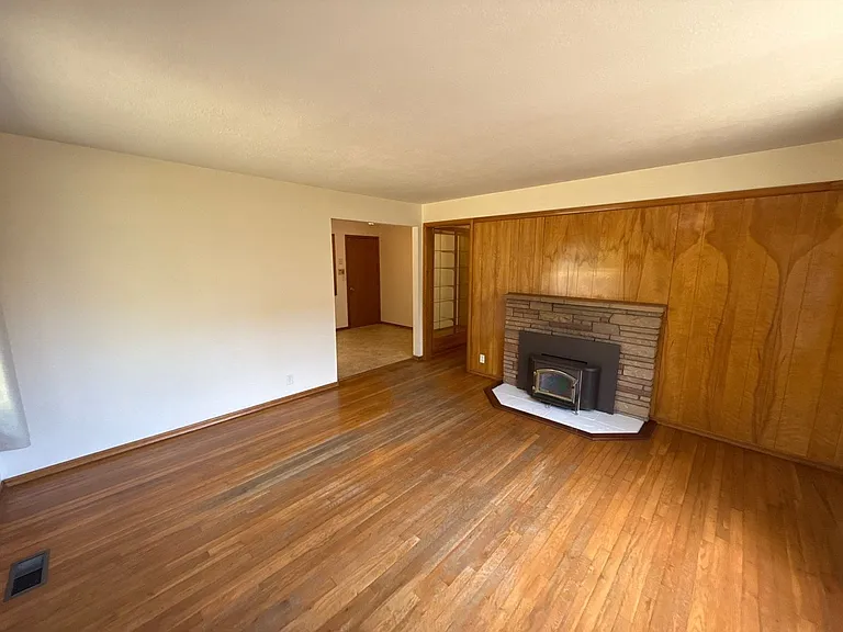 1670 Yew St SE — Photo 5