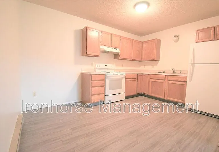 809 W Villard St #45 — Photo 5