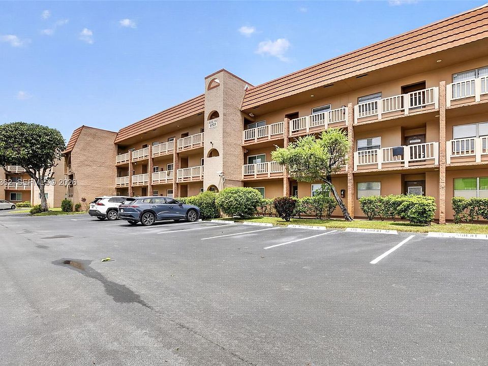 1st image of 9721 Sunrise Lakes Blvd APT 102
