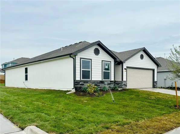 612 N Pear St, Gardner, KS 66030