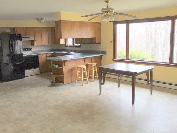 3rd image of 1030 Orchard Dr