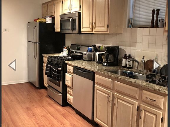 2nd image of 1439 W Walton St #G