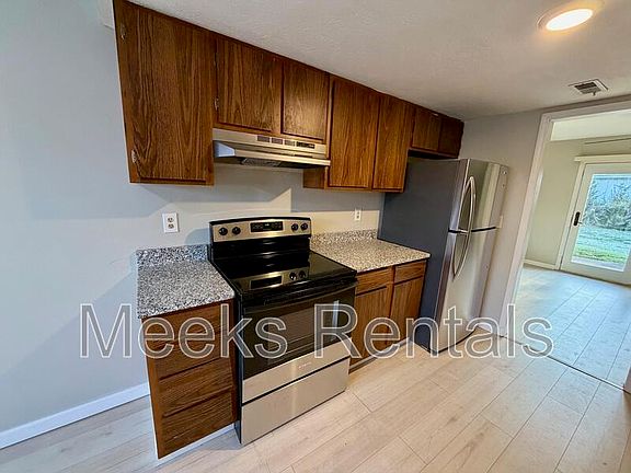 2nd image of 205 Fairway Gdns