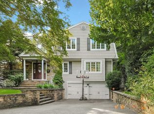 88 Meadowbrook Rd, Syosset, NY 11791