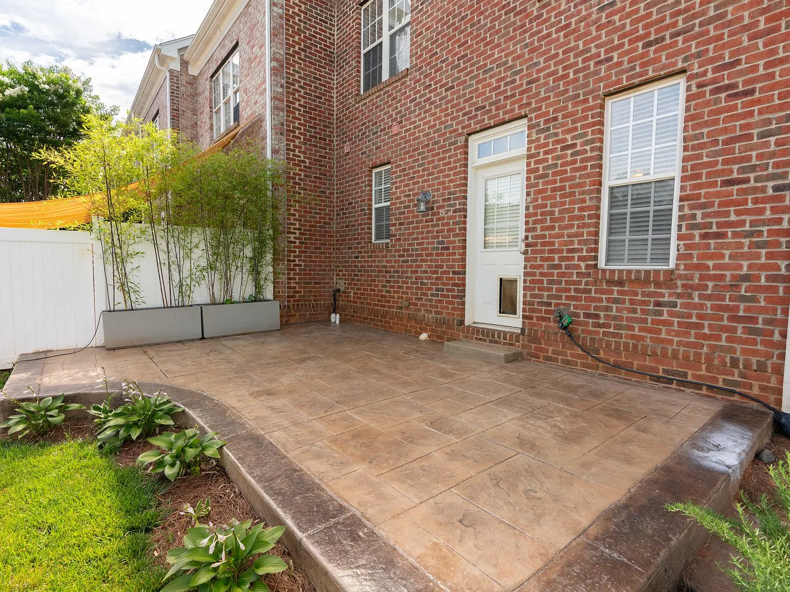3 bed, 2.5 bath, 1408 sqft, $2,600 — Photo 4
