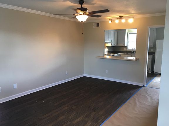 2nd image of 520 Rose Ln #N