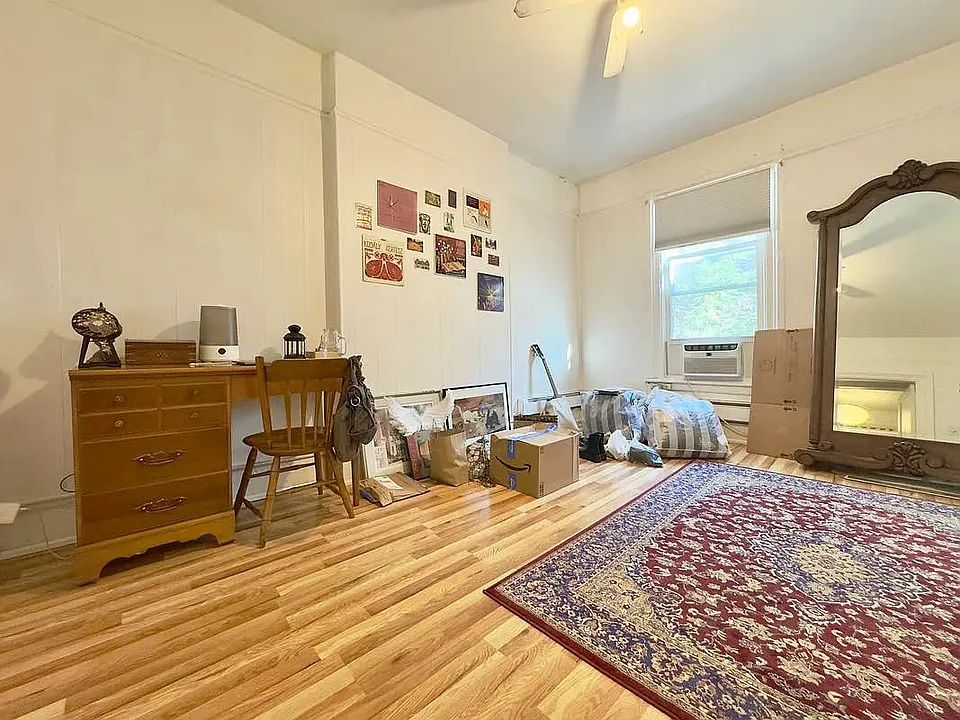 4917 Vernon Blvd #2