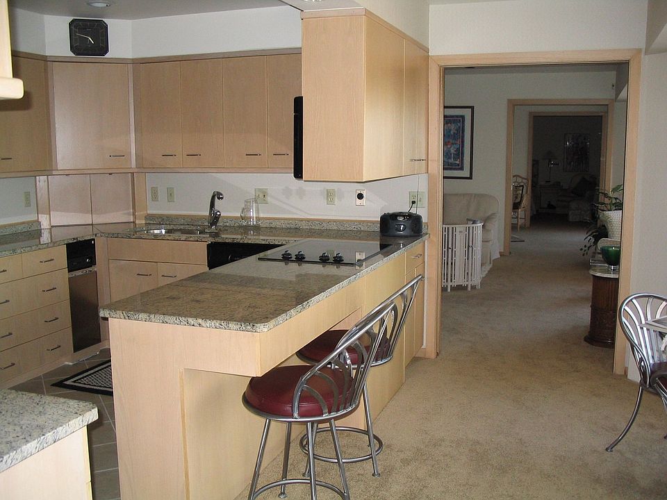 2nd image of 330 W 6th St