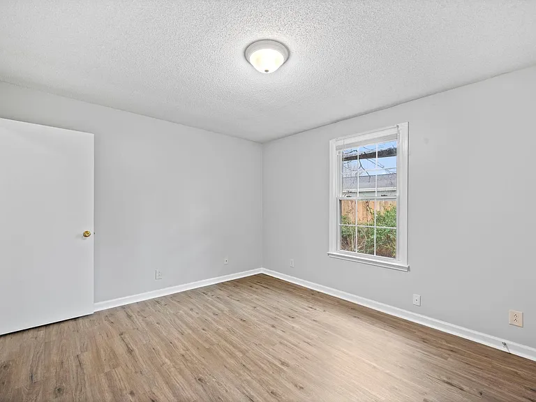 703 Power St — Photo 23