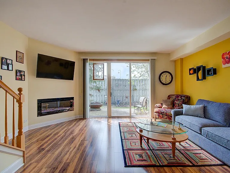 725 Blossom Ct — Photo 14
