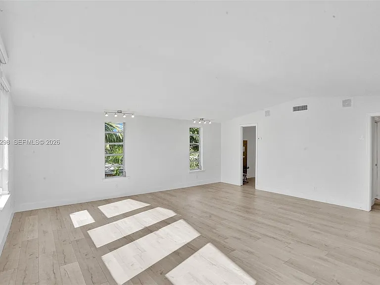 19260 NE 22nd Ave — Photo 71