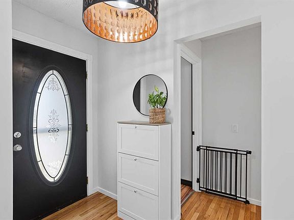 3rd image of 331 Queensland Cir SE
