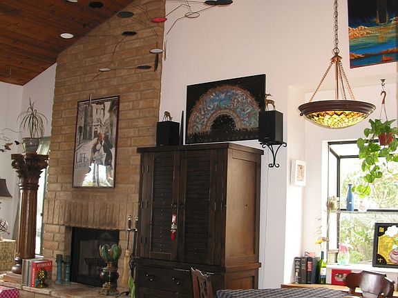 Vaulted ceilings, fireplace.