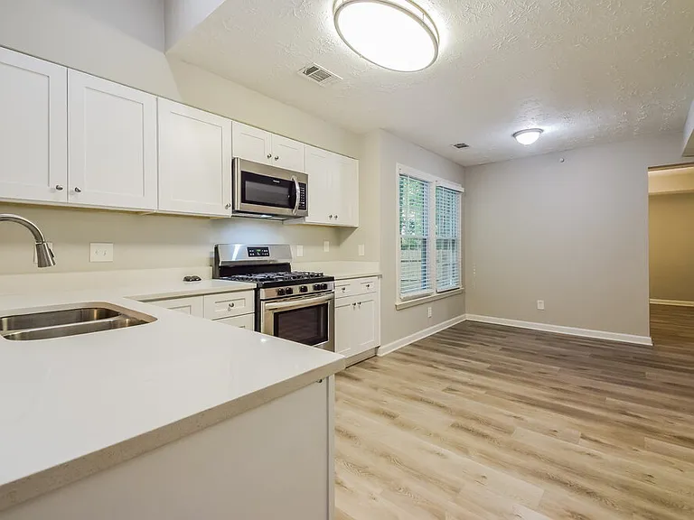 547 Riverbirch Trce — Photo 9