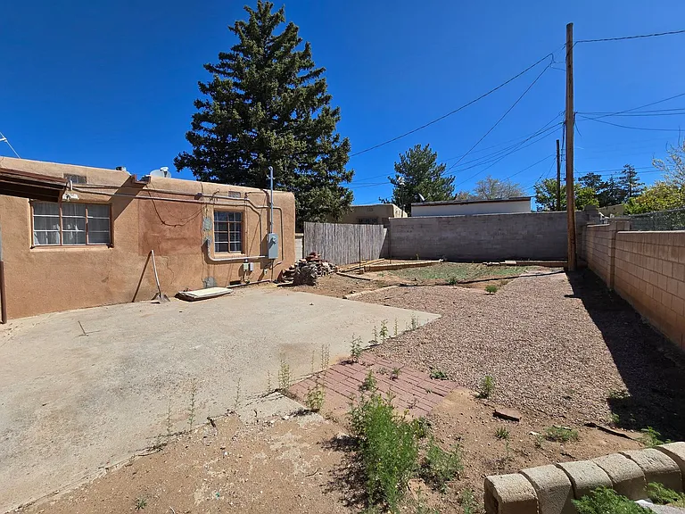 2412 Rosina St — Photo 24