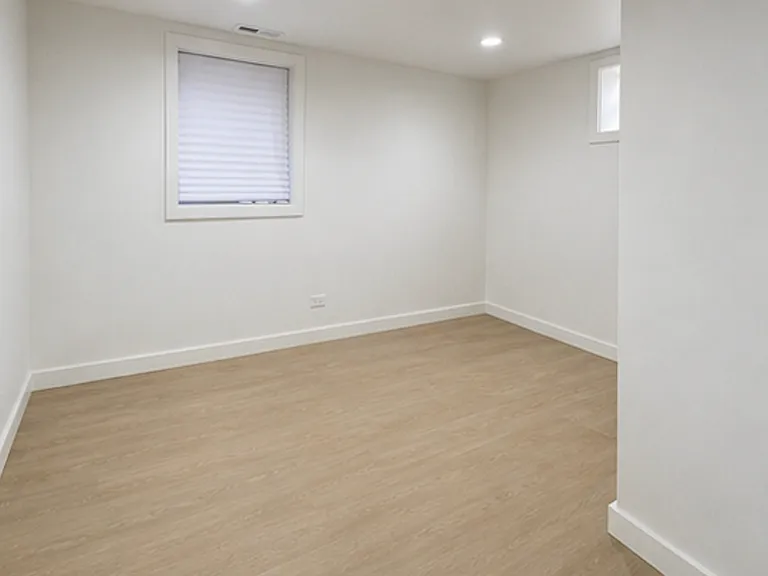 2321 W 81st Pl — Photo 10