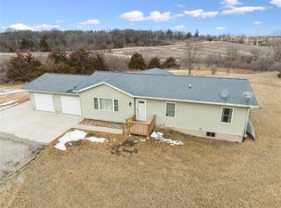 2875 58th St, Vinton, IA 52349