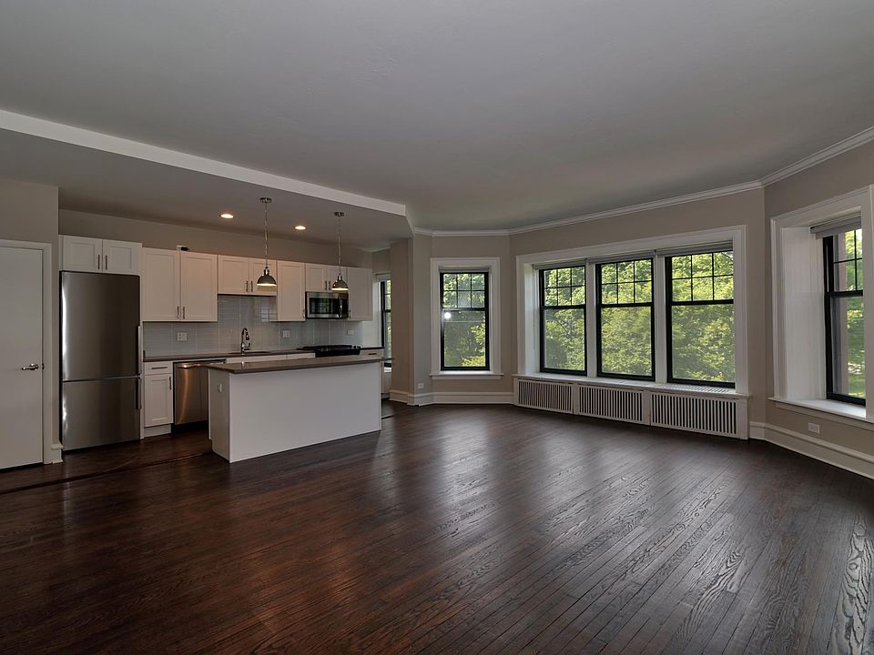 1st image of 327 W Fullerton Pkwy #40