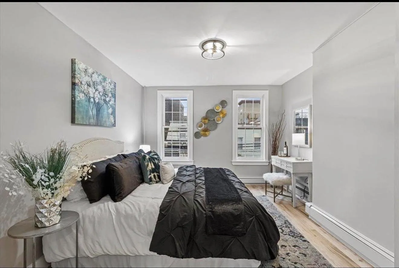 2 bed, 1.0 bath, 575 sqft, $2,250 — Photo 1