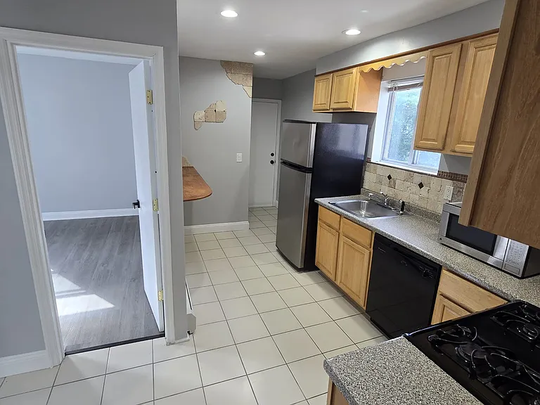 19 E 19th St #2 — Photo 7
