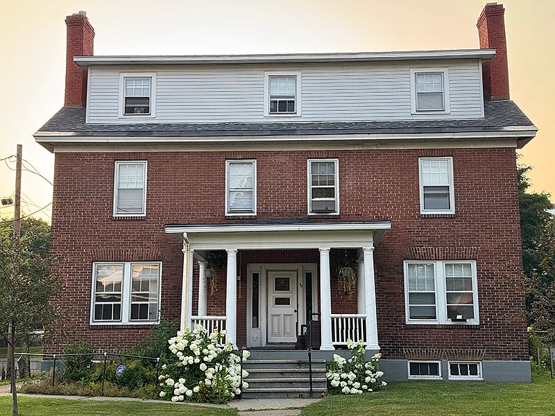 4 bed, 1.5 bath, $4,400 — Photo 1