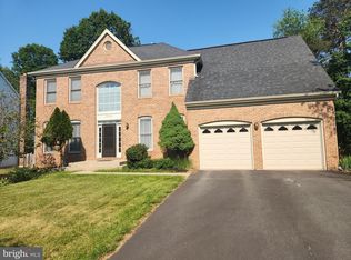 21218 Edgewood Ct, Sterling, VA 20165