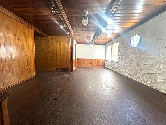3rd image of 2910 Killarney Dr