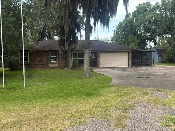 55 W Sagebrush St, Lake Jackson, TX 77566