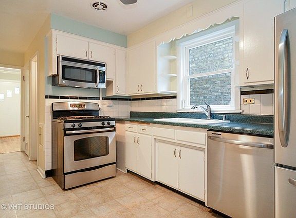 4th image of 5746 N Sacramento Ave