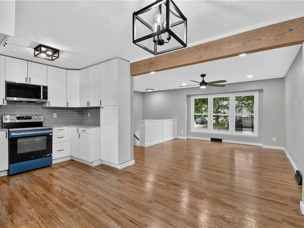 605 NE Ash St, Lees Summit, MO 64063