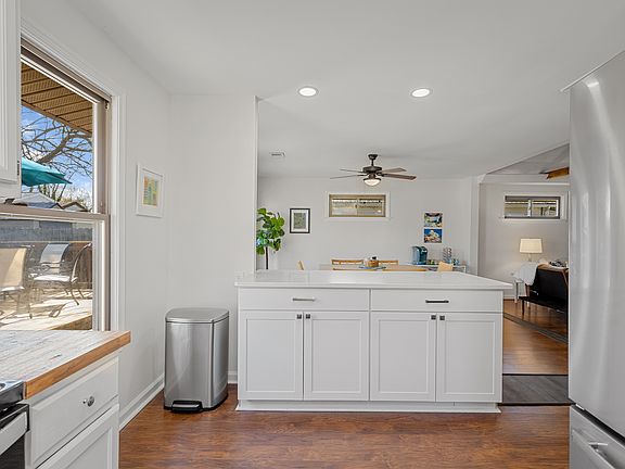 Kitchen island with 2 bar stools